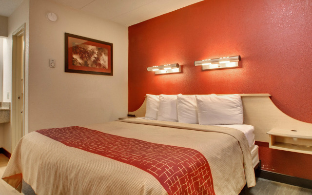 Red Roof Inn St Louis - Westport/ Maryland Heights