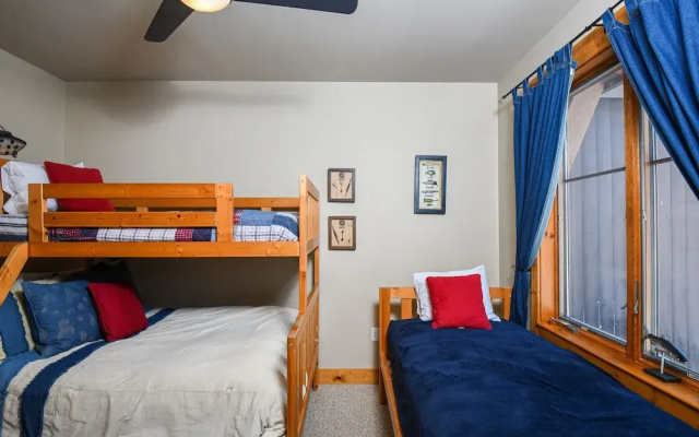 Baraboo Lodge 4 Bedroom Townhome