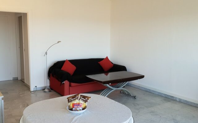 Beautiful 1-bedroom Apartment Sea View