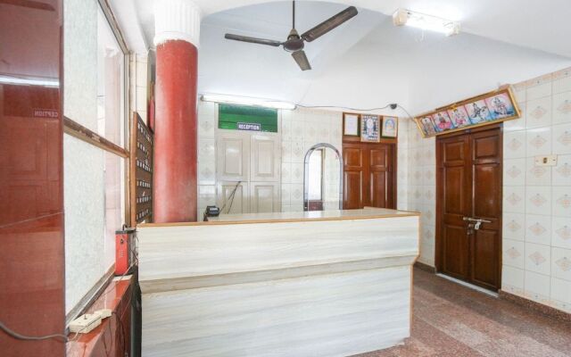 Spot On 60491 Harini Lodge