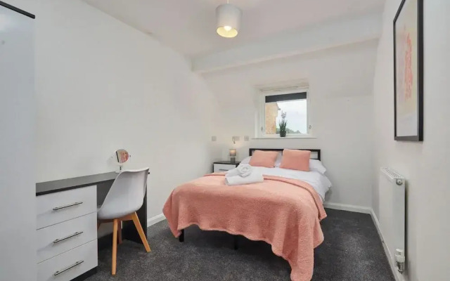 4 Bedroom, Free Parking, Contractors & Families