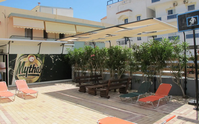 Albatross Studios & Apartments