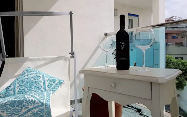 Oltremare apartment with large veranda for 6 people