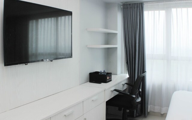 Modern Look And Comfy Studio Apartment At Springlake Summarecon