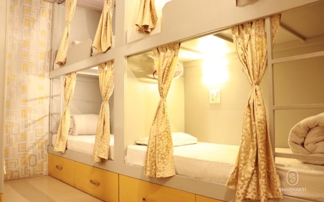 Shiv Shakti Hostel – Guest Rooms – Rishikesh