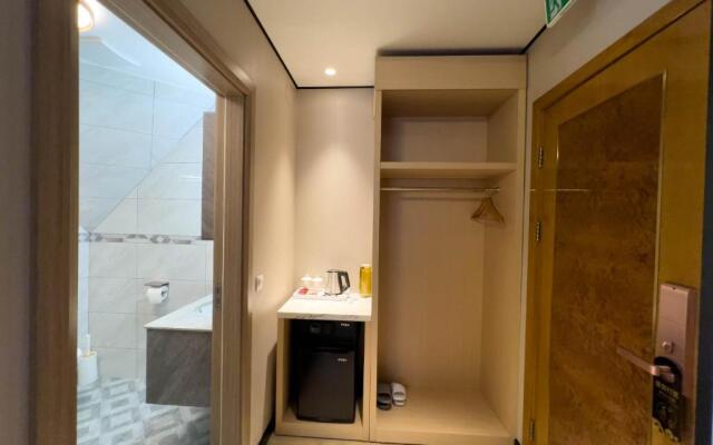 Mr.Liao Hotel