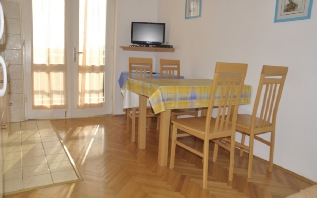 Apartment Petar - 6m from the sea: A1 Barbat, Island Rab