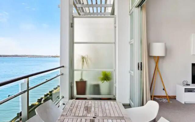 Relaxing Sea Wharf View Apartment