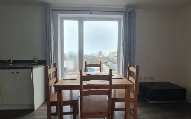 Barking 2 Bed Apt With Parking & Good Travel Links
