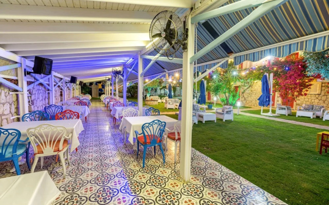 Alaroof Hotel