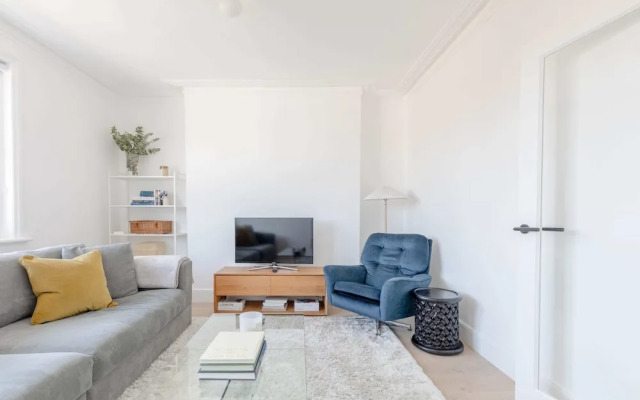 Sleek Scandi-inspired 2BD Flat, Fulham