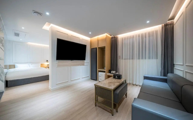 Brown Dot Hotel Pyeonghwa plaza