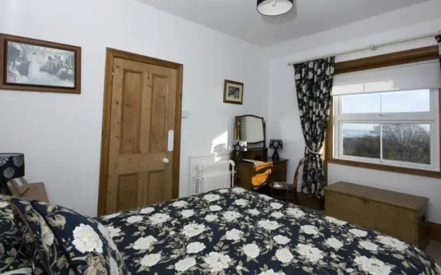 Shenstone Holiday Home