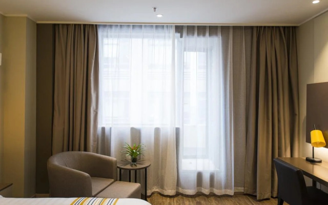 Home Inn Plus Shanghai Chifeng Road Metro Station