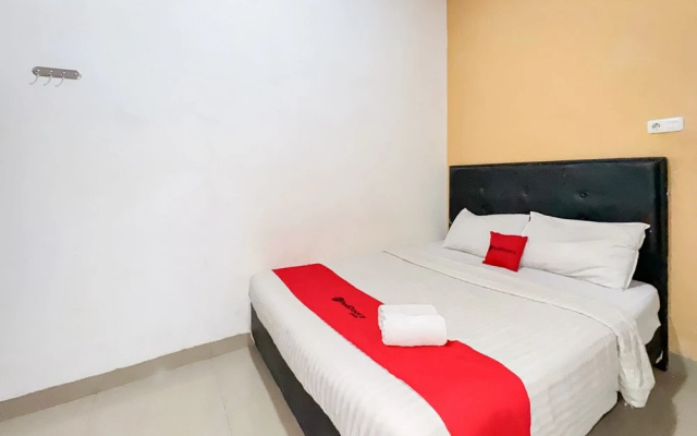 RedDoorz @ Jalan Basuki Rahmat Palembang – Guest Rooms – Palembang