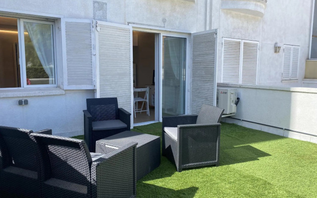 R126 Beachfront Apartment Sant Salvador