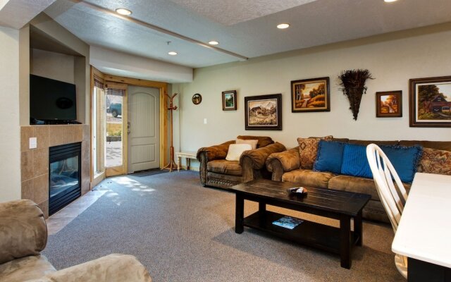 2BR Empire House Condo by RedAwning