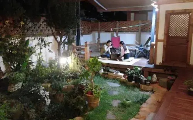 Ssamok Ssamok Hanok Guesthouse