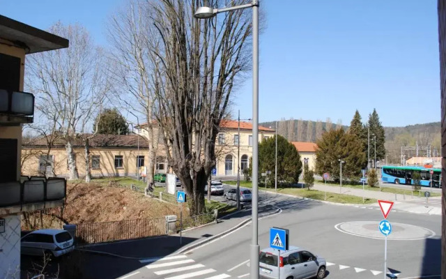 Bnbook - Sesto Calende Train Station