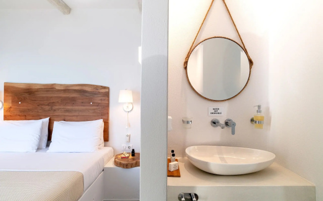Paros Comfy Suites