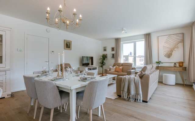 A Luminous Apartment Near the Marina