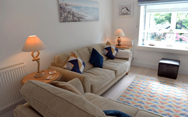Valley Retreat - Peaceful Location Walk to Beach Parking