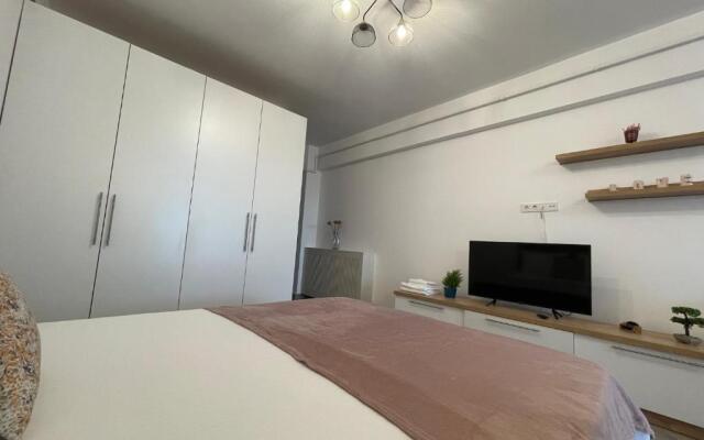 Studio Near Palas Mall