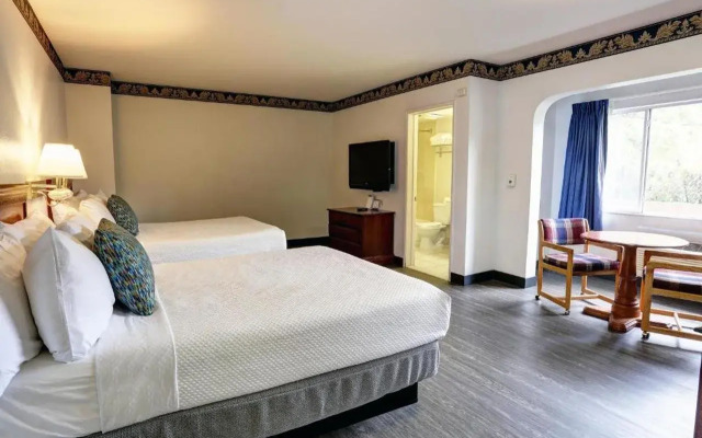 GreenTree Pasadena Inn