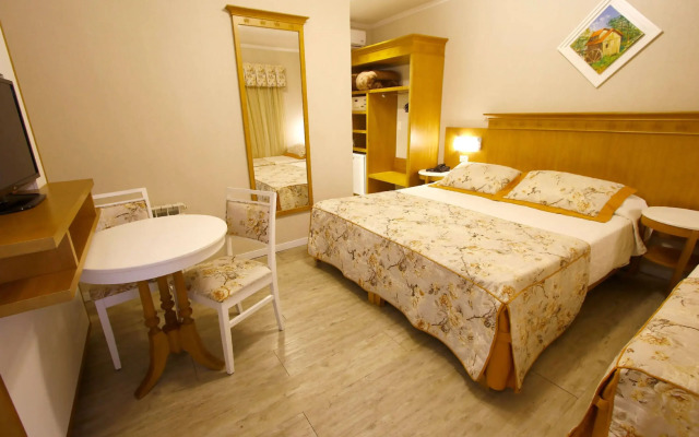 Life Hotel Infinity