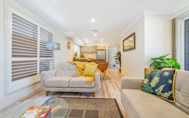 Newcastle Short Stay Apartments - Adamstown Townhouses