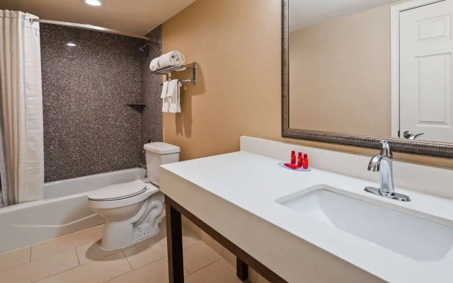 Rodeway Inn & Suites