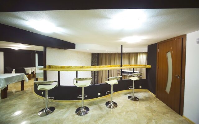 Hotel Traveler