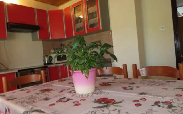 Serene Barbat Escape With Just Minutes From the Beach