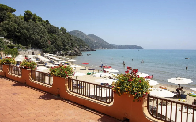 Summit Hotel