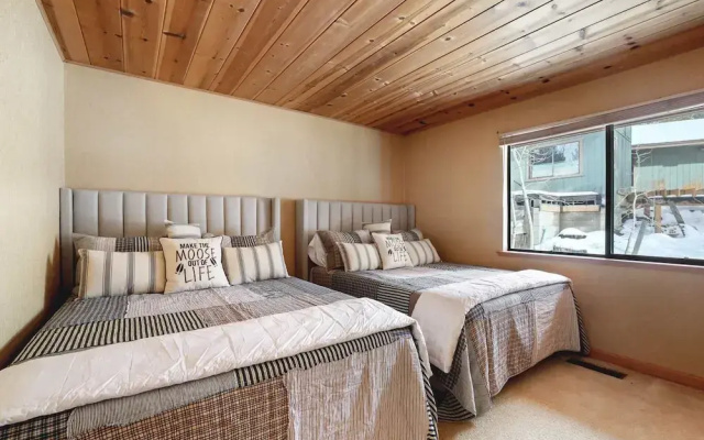 Tahoe Forest Chalet 3BR House w/ Mountain Views