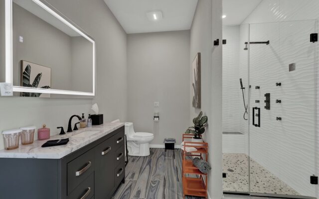 The Bentley Hotel - Popeye Room - Pool View