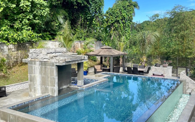 Ngermid Oasis - Cozy 2 BD Home, Beautiful Location