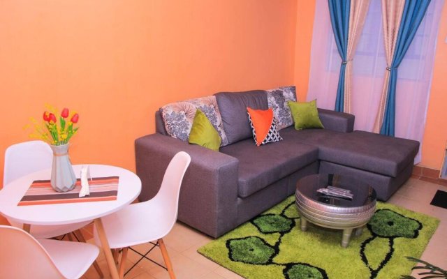 Cozy Homes 1 Bedroom house with Wi-Fi king size bed. Free parking