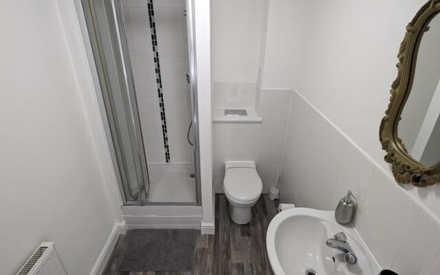 Greenhithe Flat-kent- 20 Mins to London-petsok