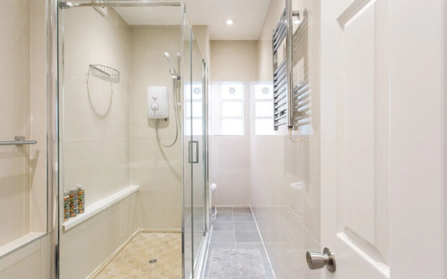 2 Bed Apartment Right on Trafalgar Square