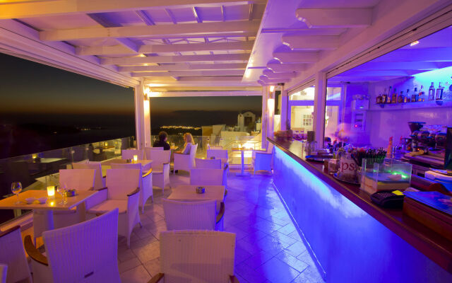 Pearl on the Cliff Hotel & Suites