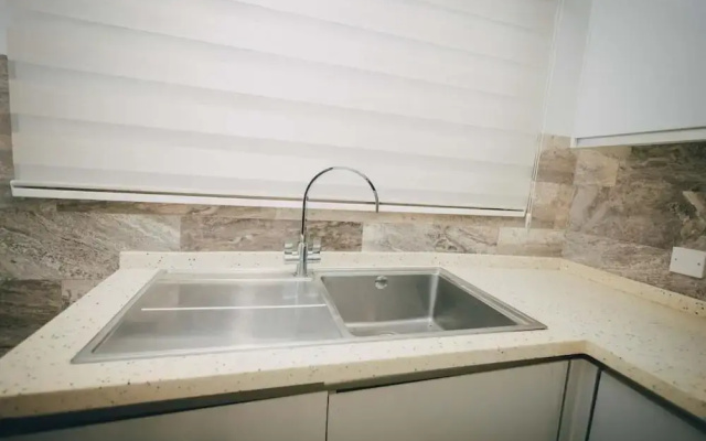 Luxury 3BR Alema Court-Airport Close