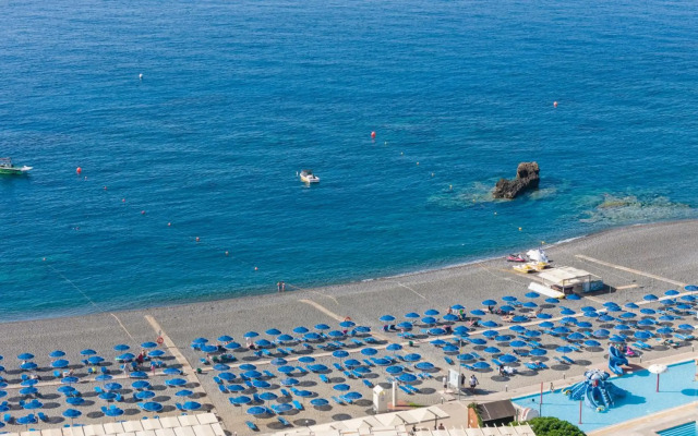 Mare Blue Hotel