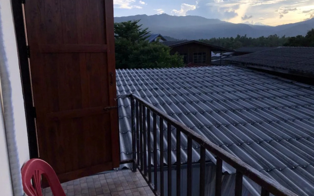 Sandee Place Chomthong