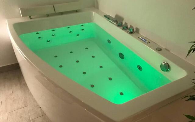 Apartment with Jacuzzi Fast internet Free Wifi