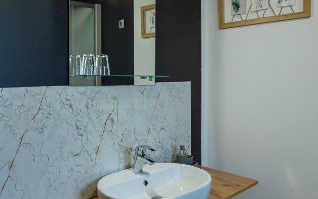 Apartmaji bungalovi i sotorisce Silva