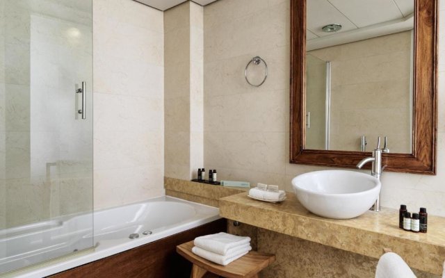 Sea View Cityscape Hotel