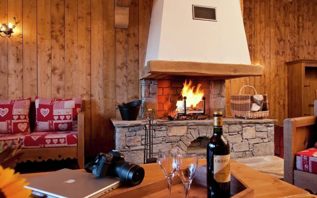 Cozy apartment with a fireplace in a child-friendly village