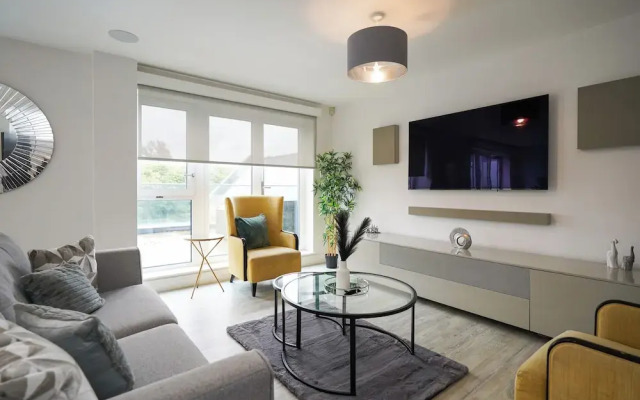 Serenity by the Water 3 bedroom London