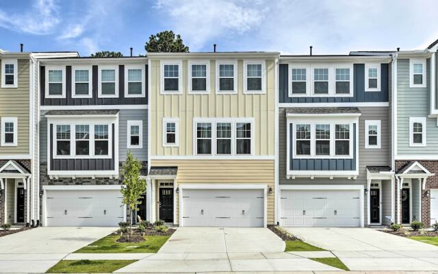 Tasteful Durham Townhome - 6 Mi to Downtown!